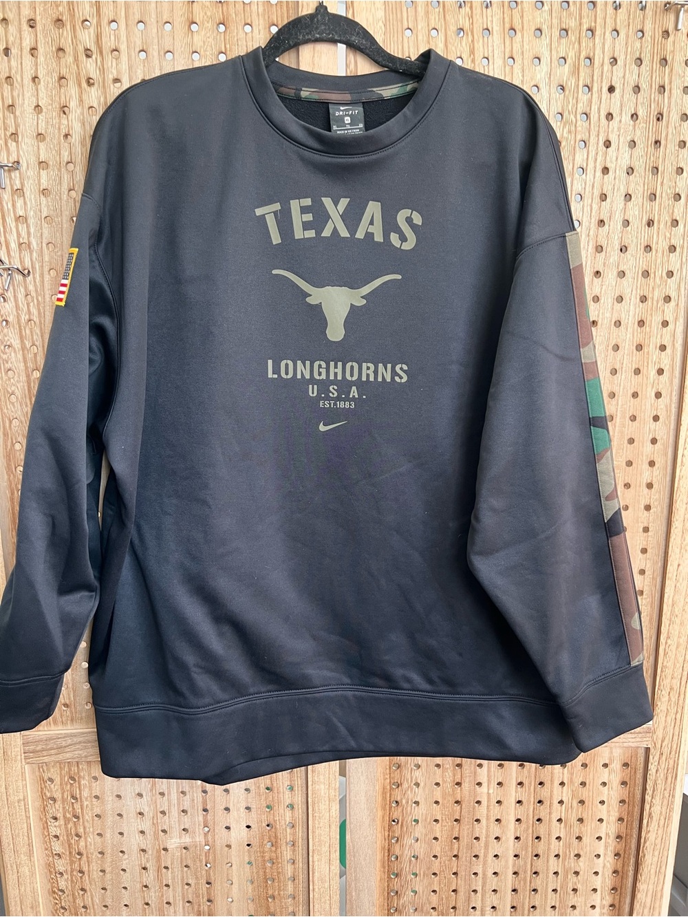 Nike Dri-FIT Texas Longhorns Military Appreciation Crewneck XL